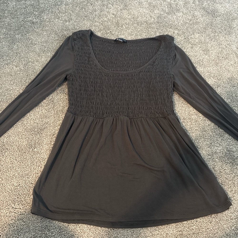 American Eagle Outfitters Gray Long-Sleeve Smocked Bodice Tee